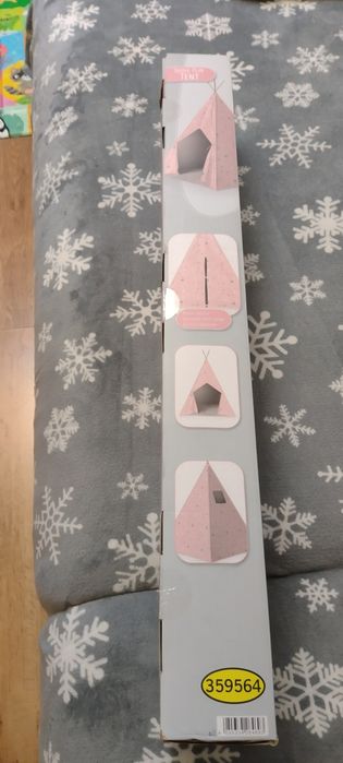 Vând cort Teepee play tent.vârstă 2+. Arata foarte bn.