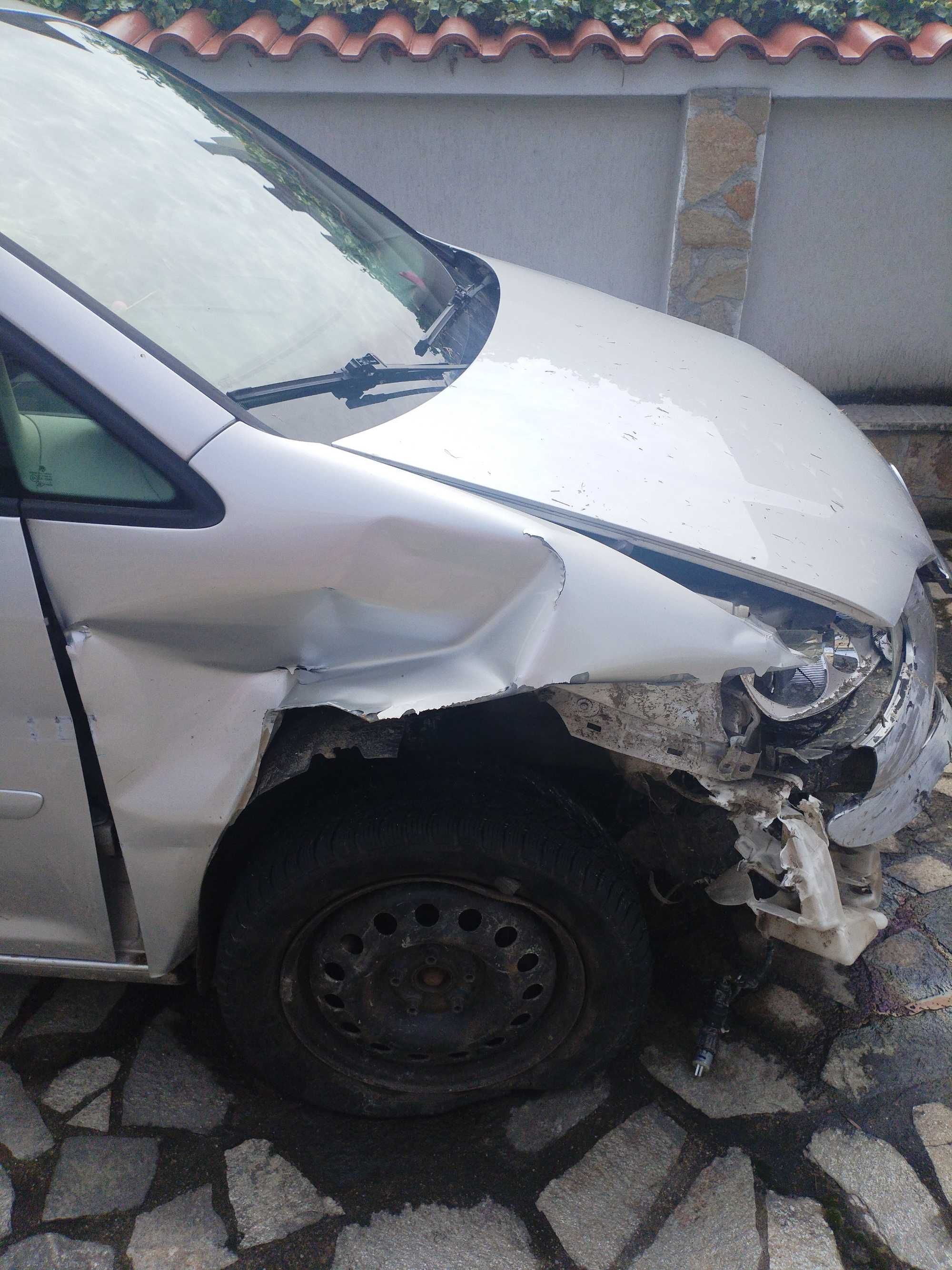 VW Touran на части снимка