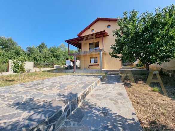 Къща в Пловдив, област-с.Извор площ 165
