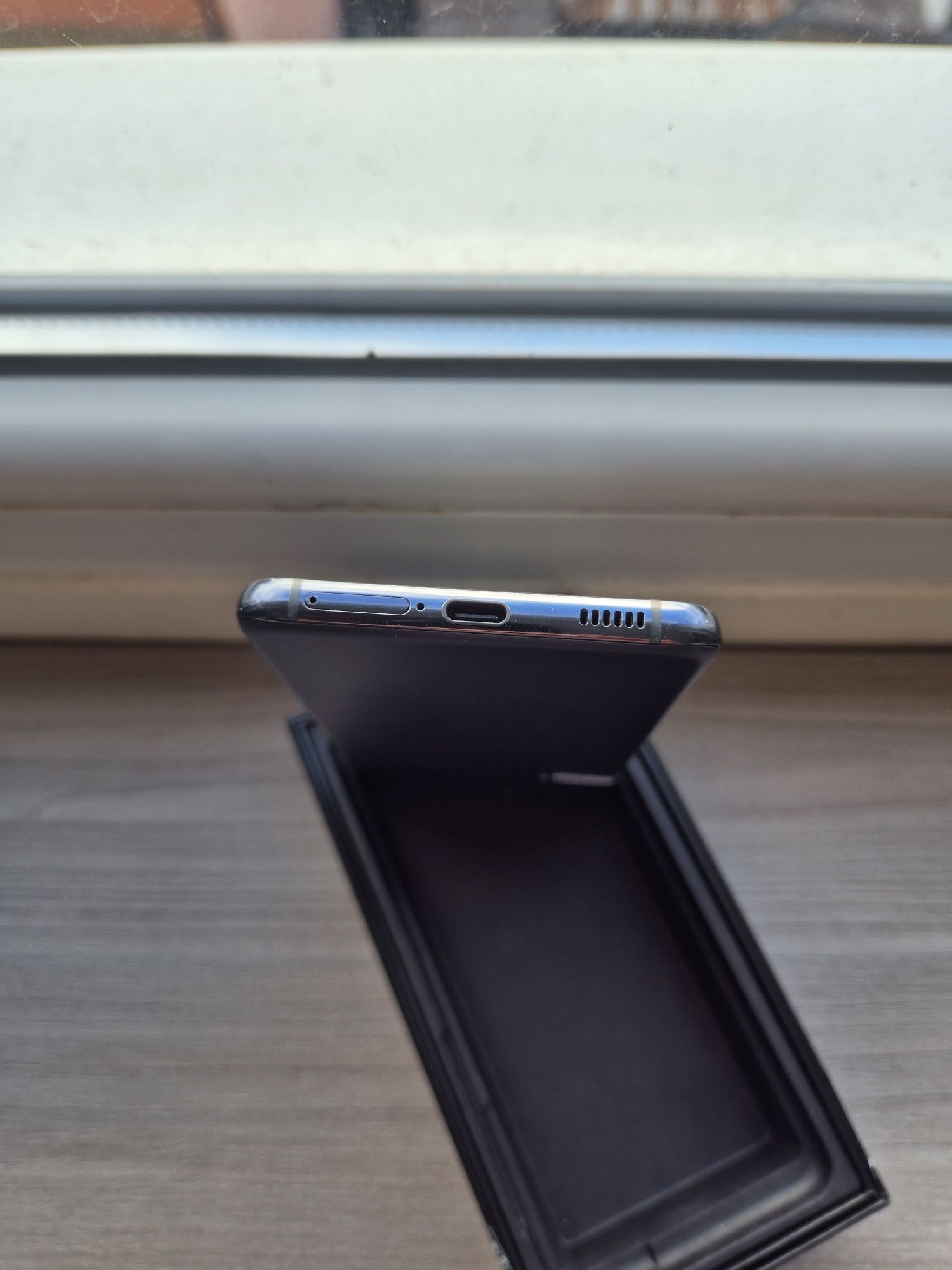 Samsung Galaxy S21, DualSIM 256 GB + 2 кейса и privacy protector