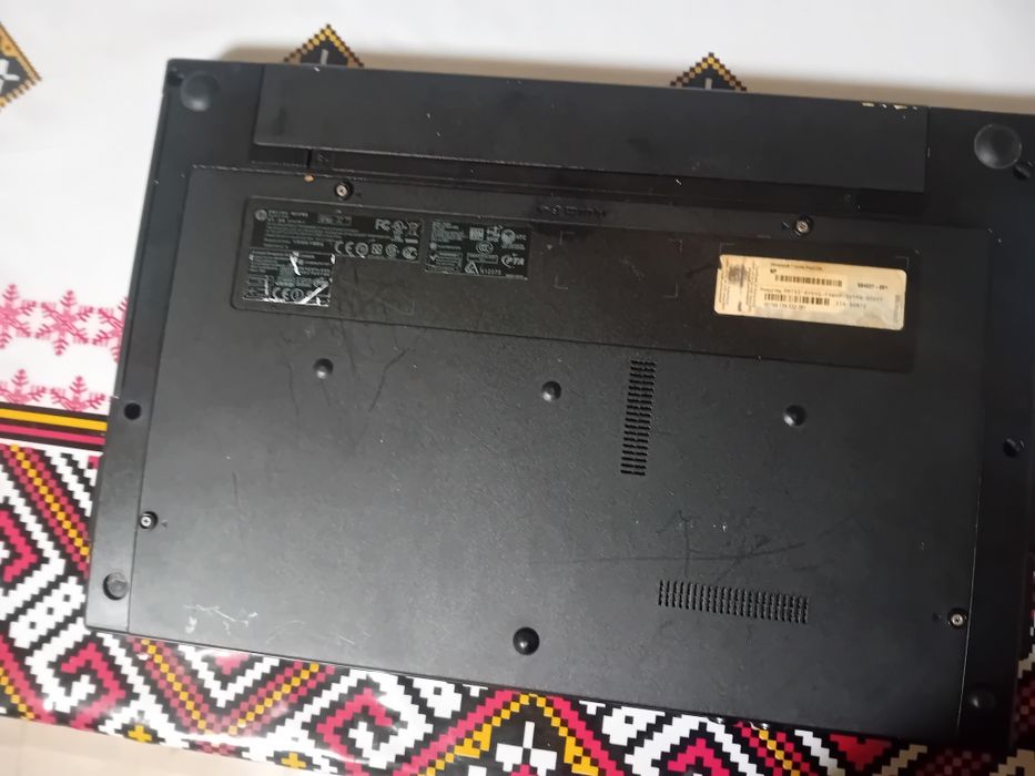 Vând laptop pentru piese,sau schimb