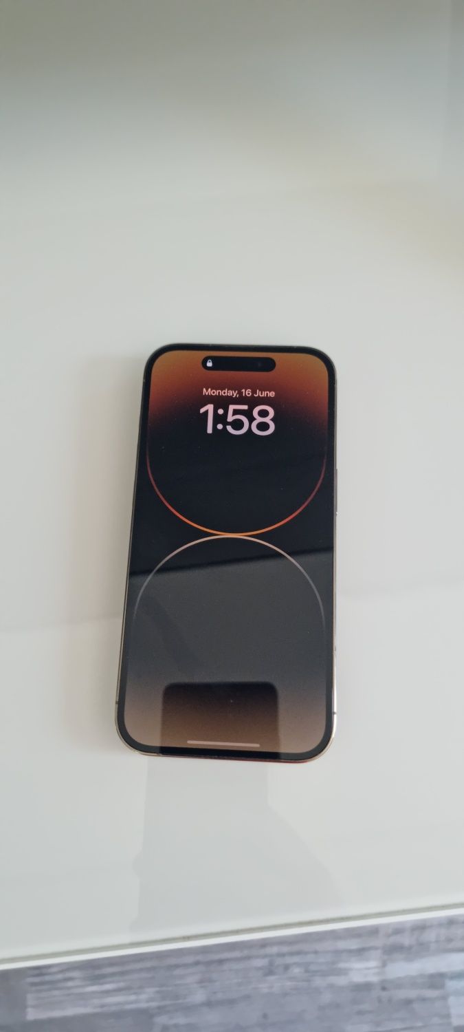 iPhone 14 PRO ...