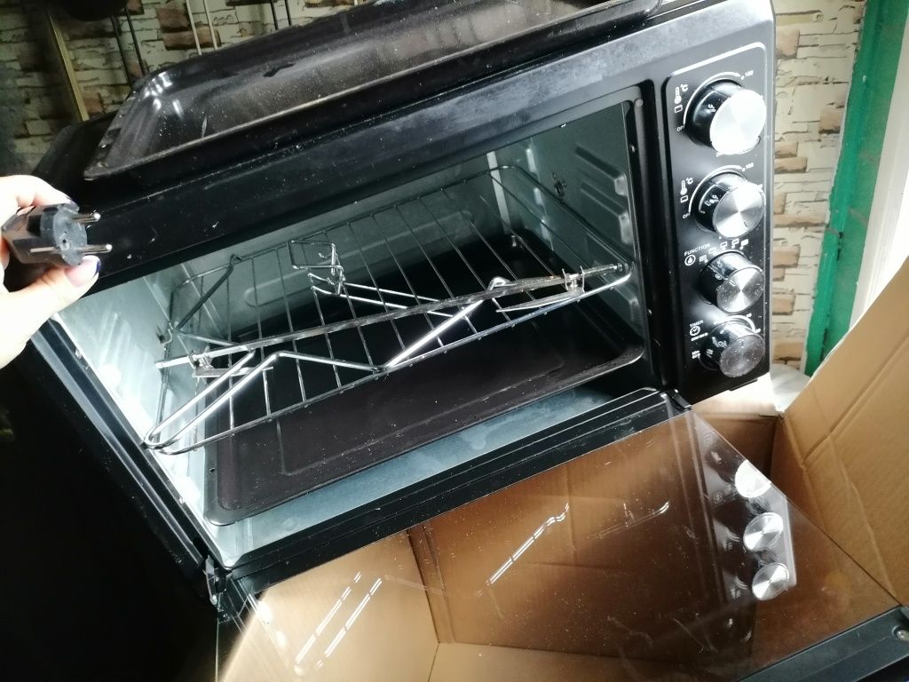Электро печь почти новая