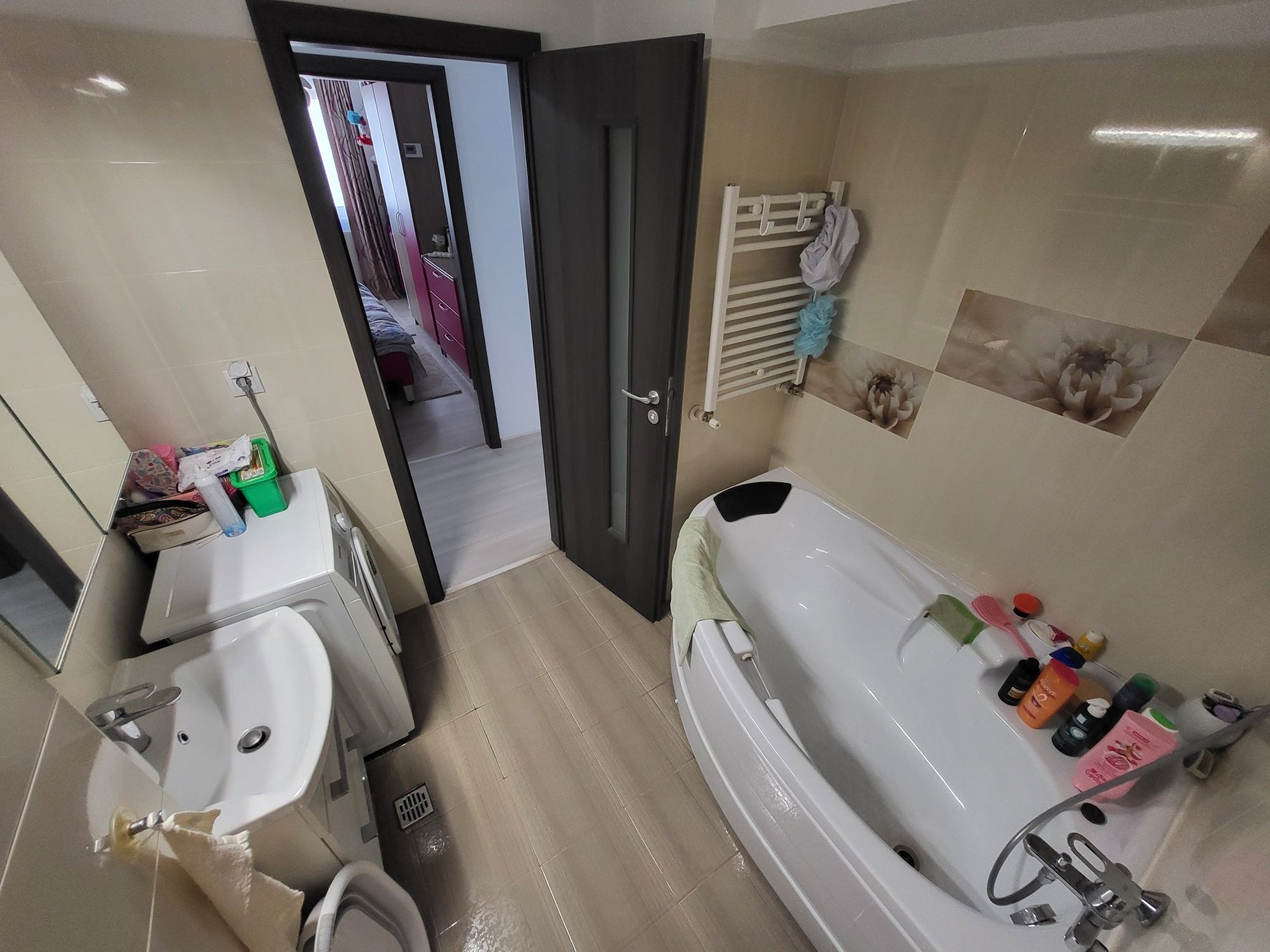 Apartament 3 camere si loc parcare