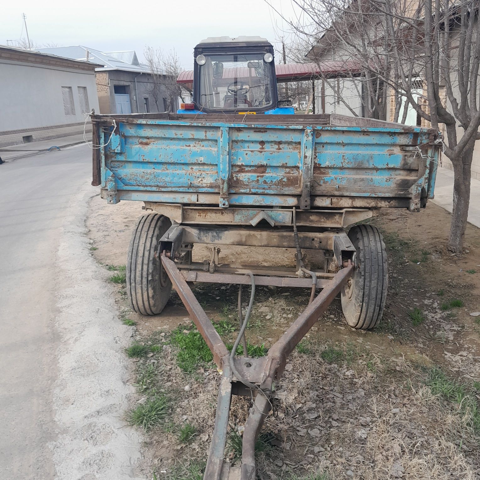 Беларусь 80 (трактор), прицеп, бошка зарур мосламалари билан(комплект)