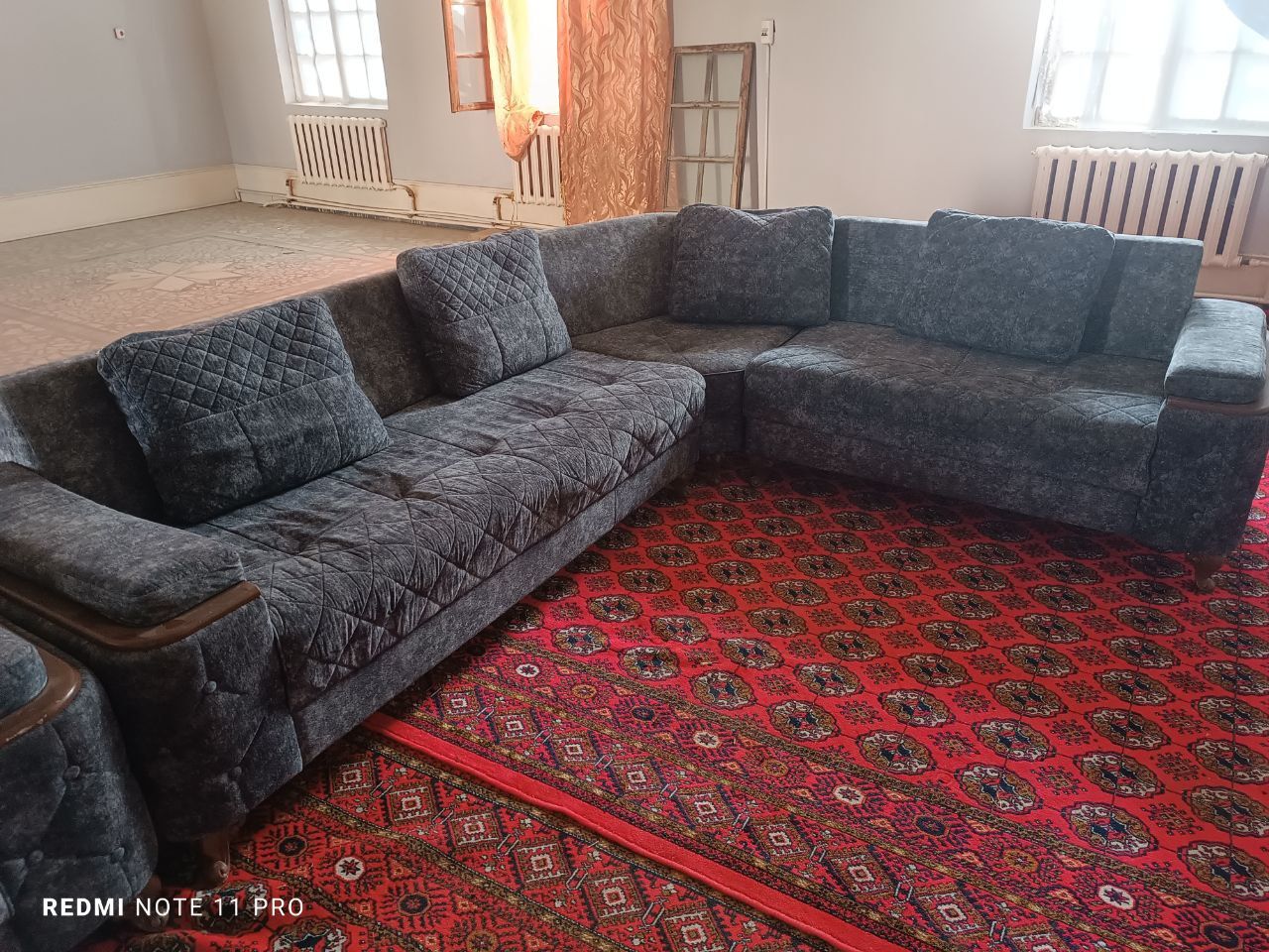 Divan ugolok sotiladi 2 komplekt