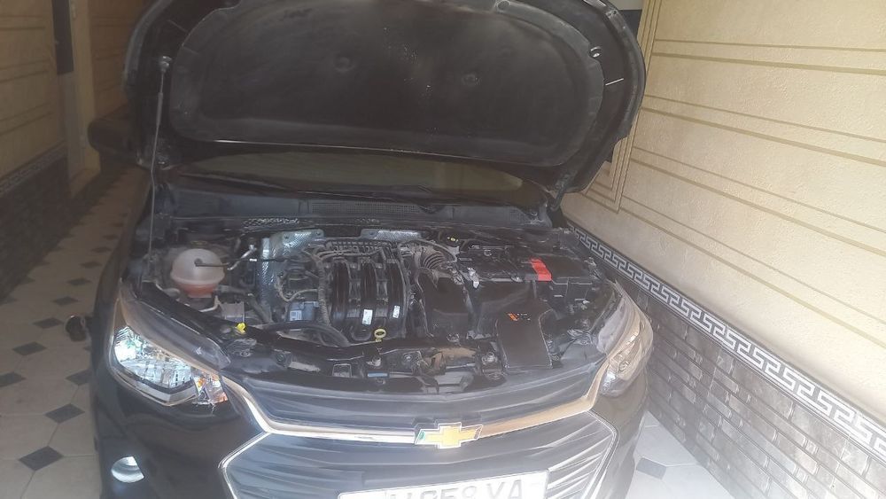 Srochno ONIX mashinasi sotiladi