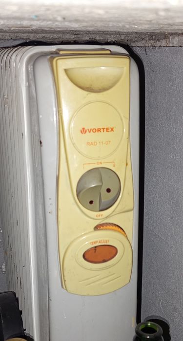 Vând radiatoare curent electric