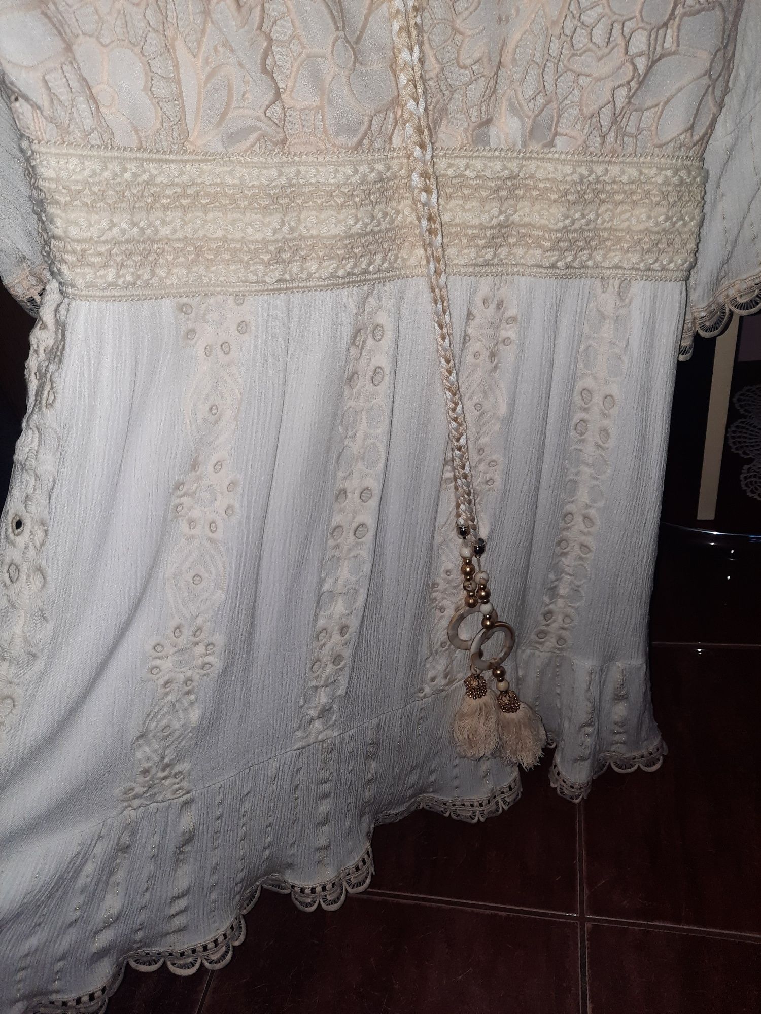 Rochie alba/ crem cu dantela