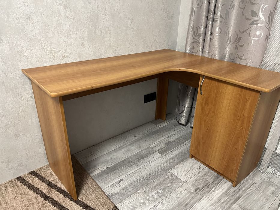 Продам стол для компьютера