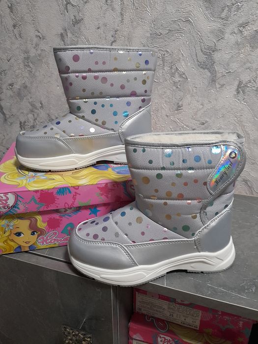 Новые зимние сапоги на девочку