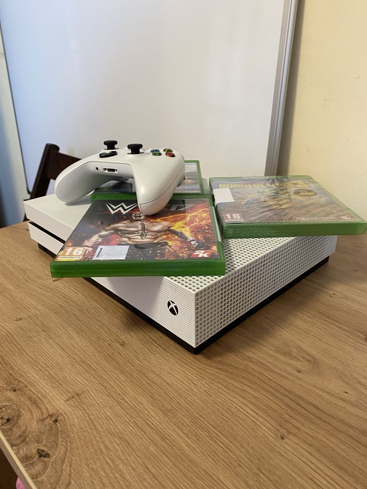 Consola Xbox One S +plus jocuri