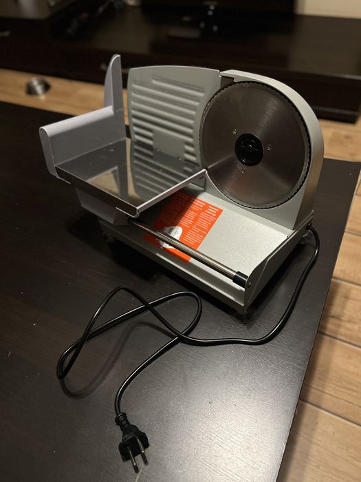 Feliator electric pentru mezeluri sau pâine – stare foarte bună