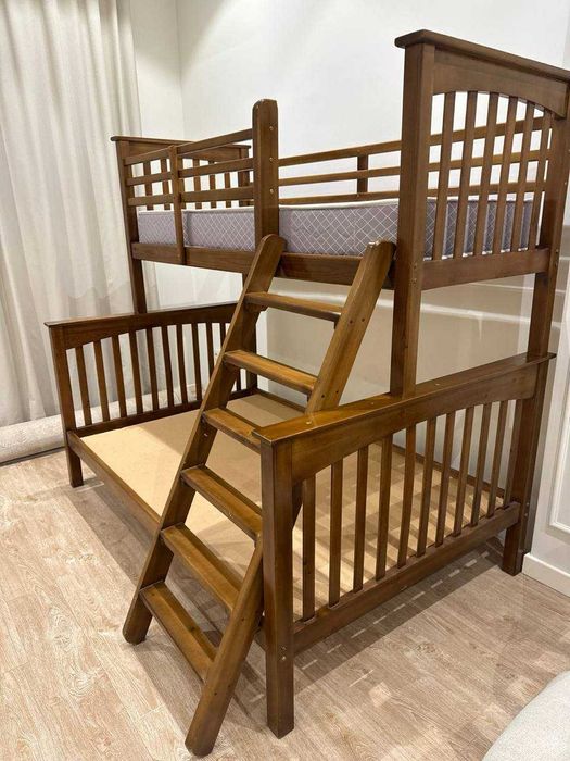 Детская кровать двухэтажная в отличном состояние