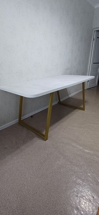 Продается  стол.