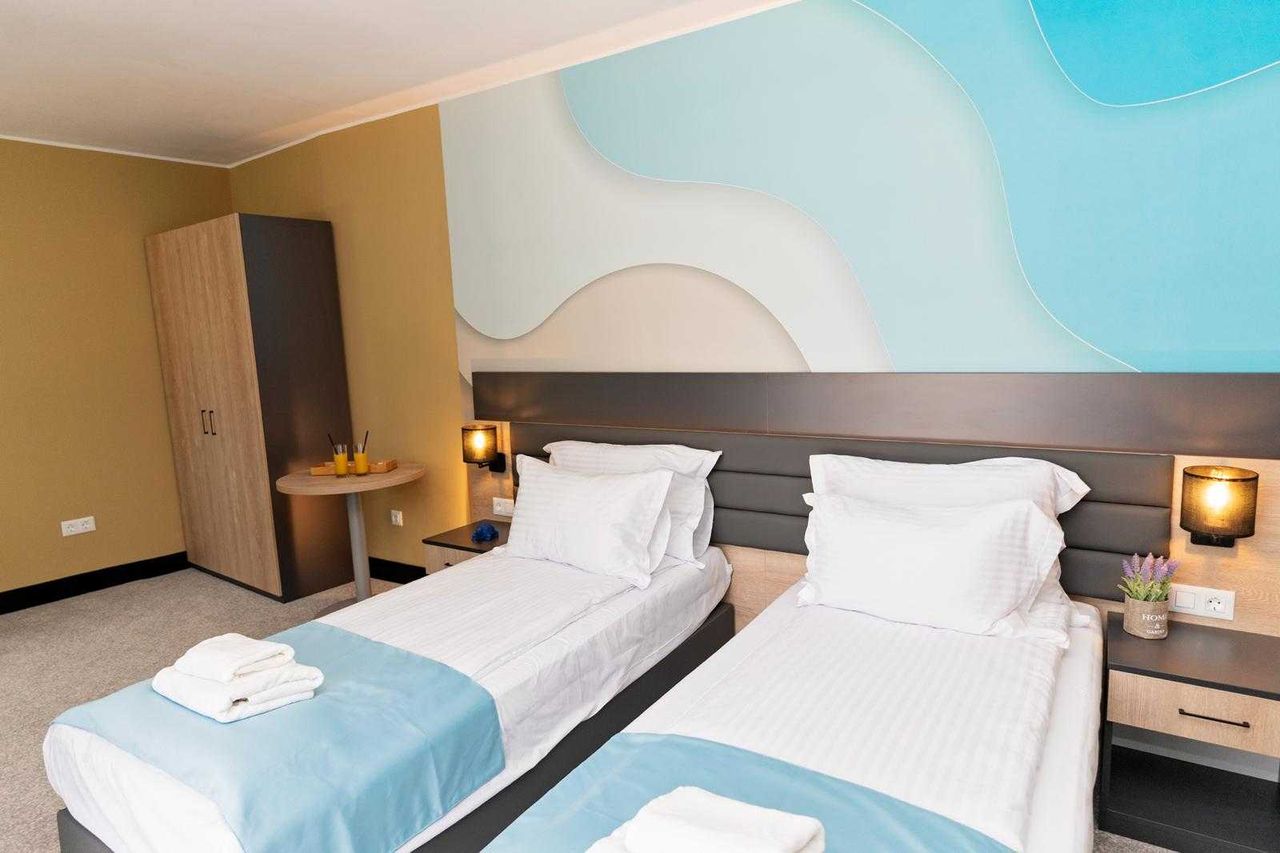Продава се Хотел в к.к. Слънчев бряг - 8000 кв.м за 688 €/кв.м - Снимка #4