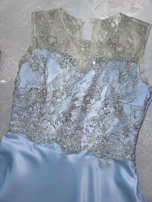 Платье вечернее для вечерних мероприятии или выпускного.