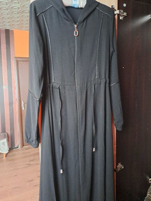 Дамска дълга връхна дреха с качулка