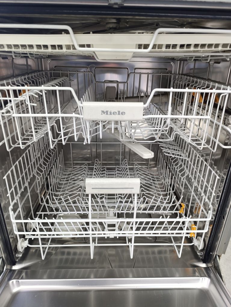 Съдомиялна машина за вграждане Miele