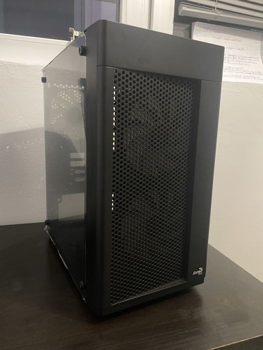 Carcasa pc gaming AeroCool Hexform mini tower case