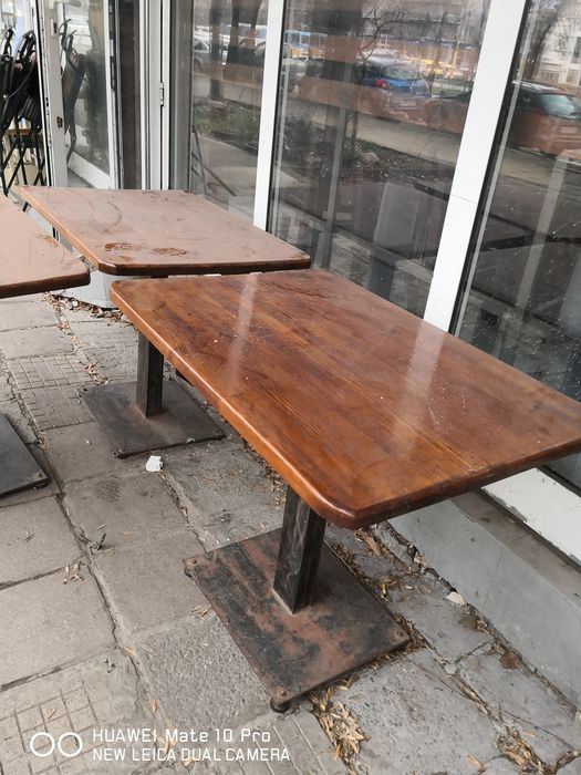 Маса с дървен плот и железна основа