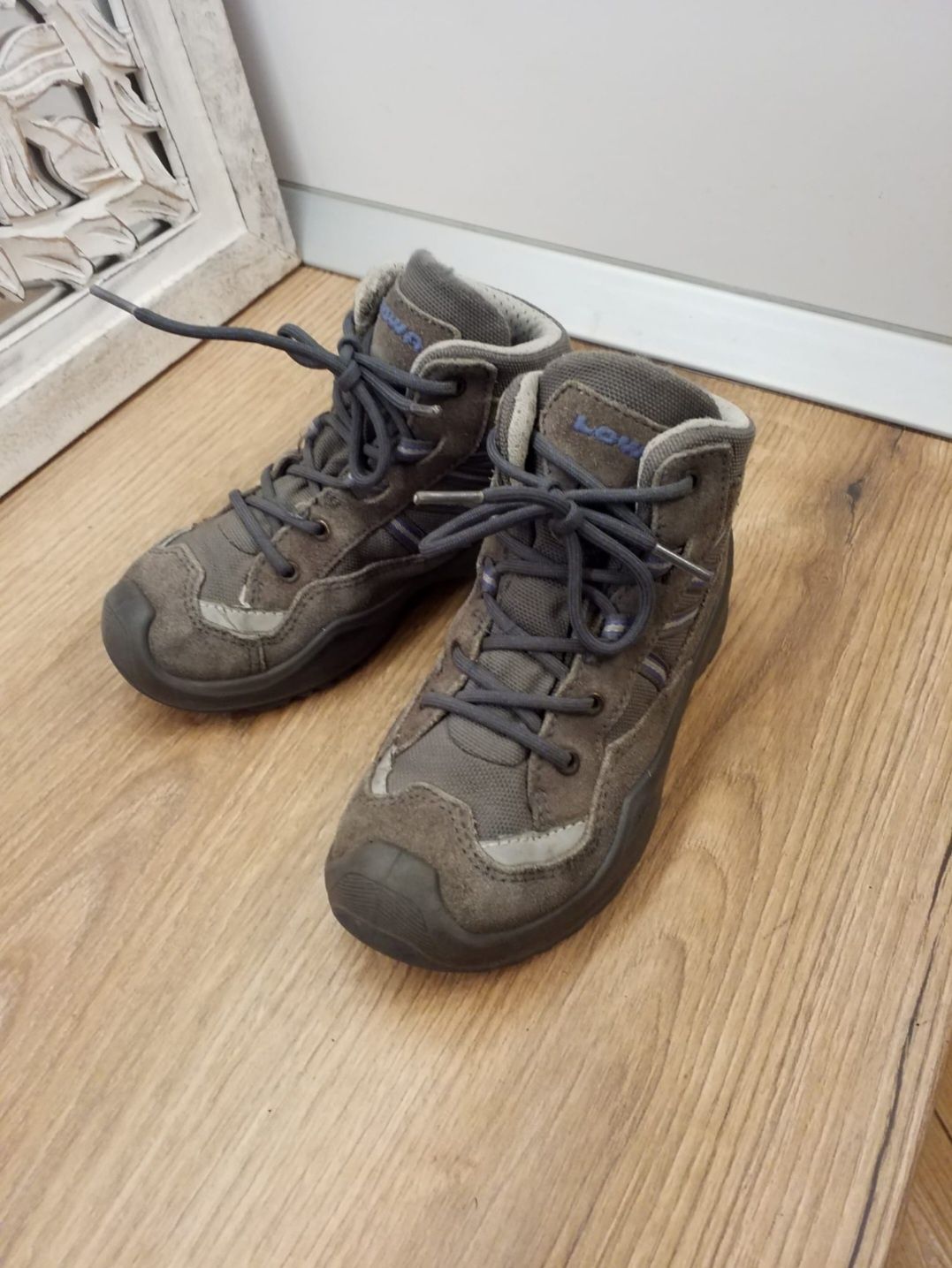 Ghete piele naturala Lowa. Mărime 28.