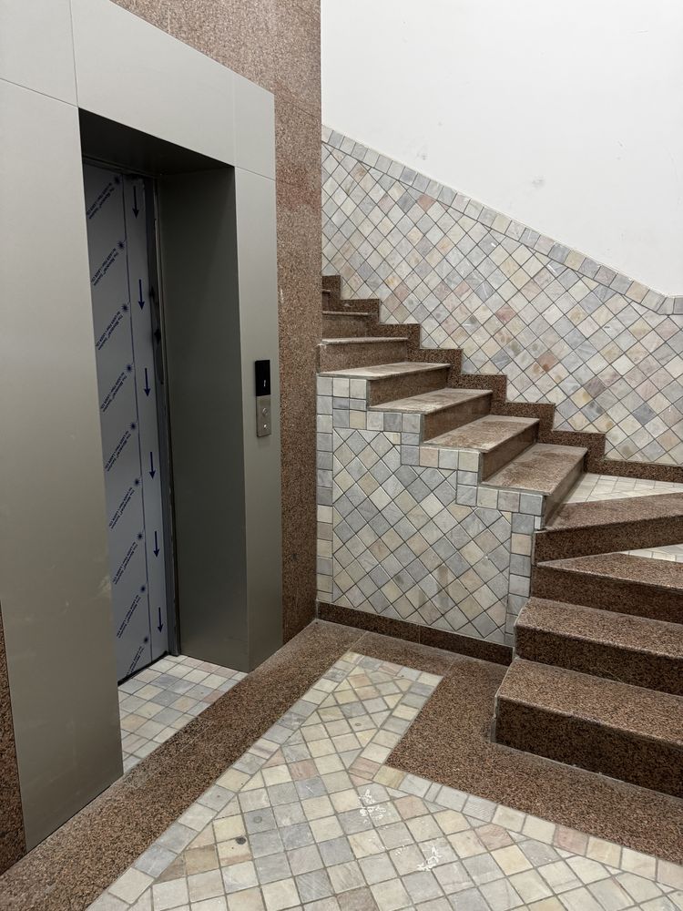 Продаётся целый этаж 3 квартиры, 67кв, 118кв, 120кв Ц-5 коробка