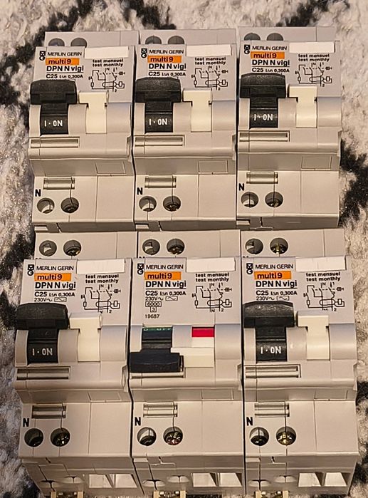 6 buc x intrerupător diferențial, protecție la suprasarcină, RCBO 25A