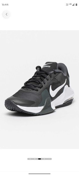 Vând 2 perechi de adidași Nike, ambele mărimea 42.5