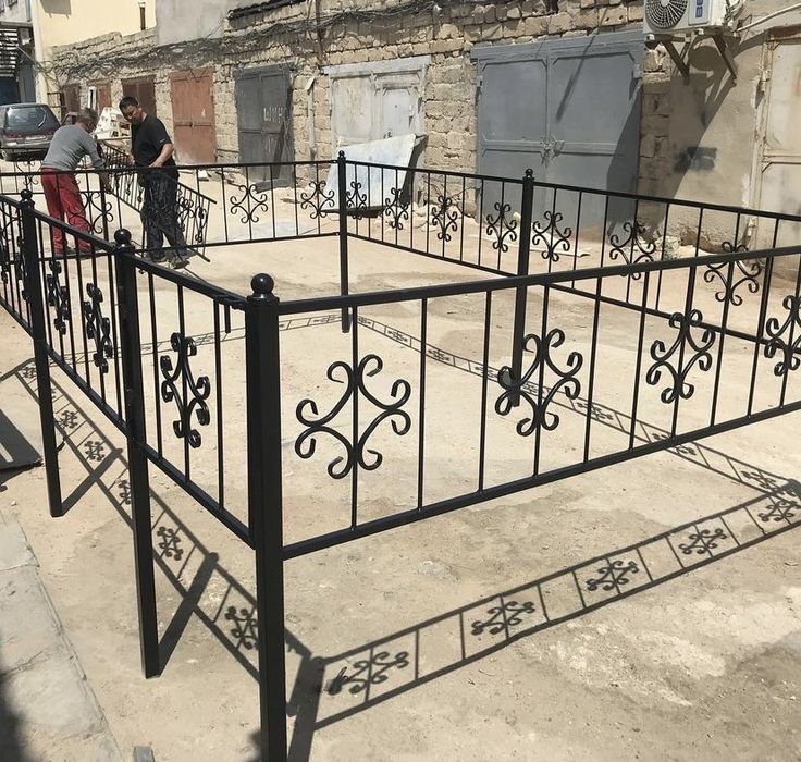 Оградка на кладбище