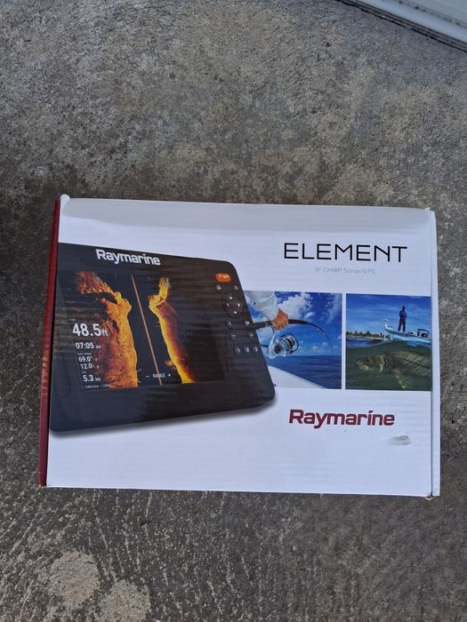 Продавам сонар Raymarine 9 HV комплект със сонда