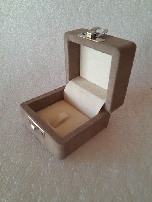 Кутийка за пръстен, бижу