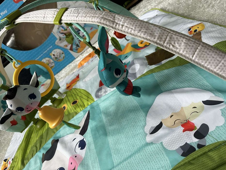 Активна гимнастика Tiny Love и интерактивна възглавница Fischer price