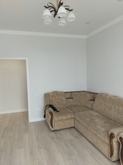 Диван с двумя креслами