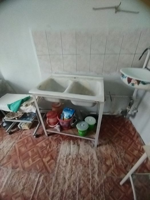 Двух гнездовая раковина советского производства чугунная литая с подст