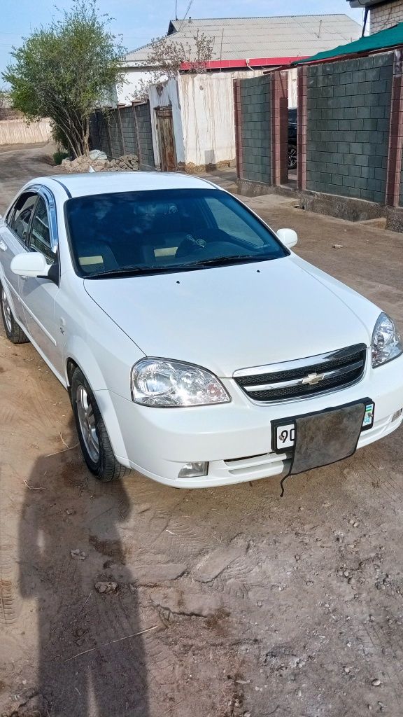 Lacetti 1.8L sotiladi
