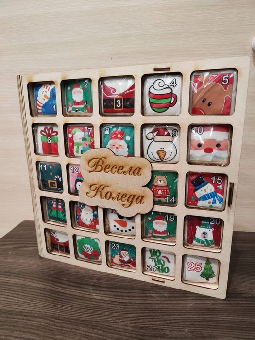 Коледна дървена книга адвенд календар