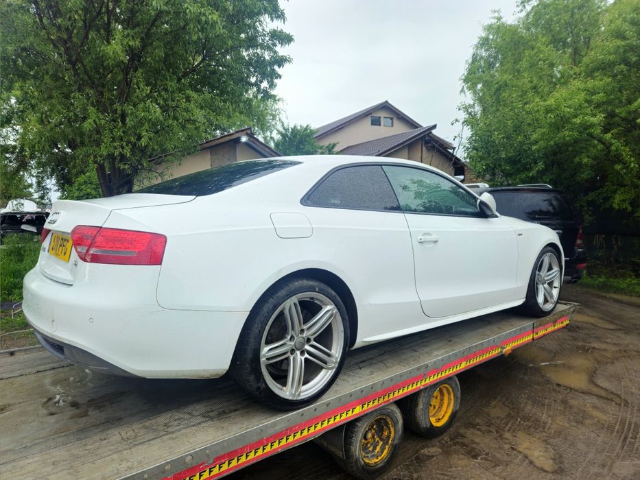 dezmembrez audi a5 2011 2.0 CAHA
