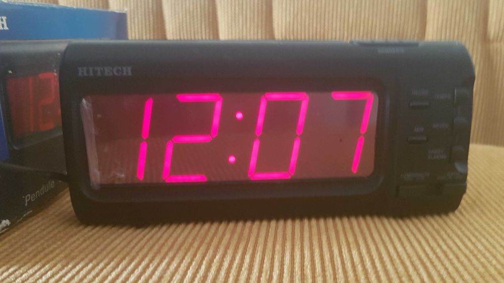 Ceas desteptator digital- ecran luminos mare