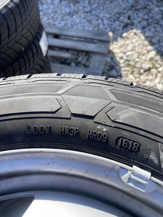 215/60/17C CONTINENTAL 4бр. с джанти VW 5x120 оригинал