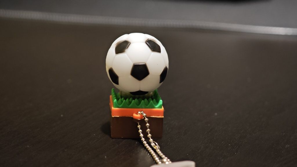 USB флаш памет 64 гб / Футболна топка