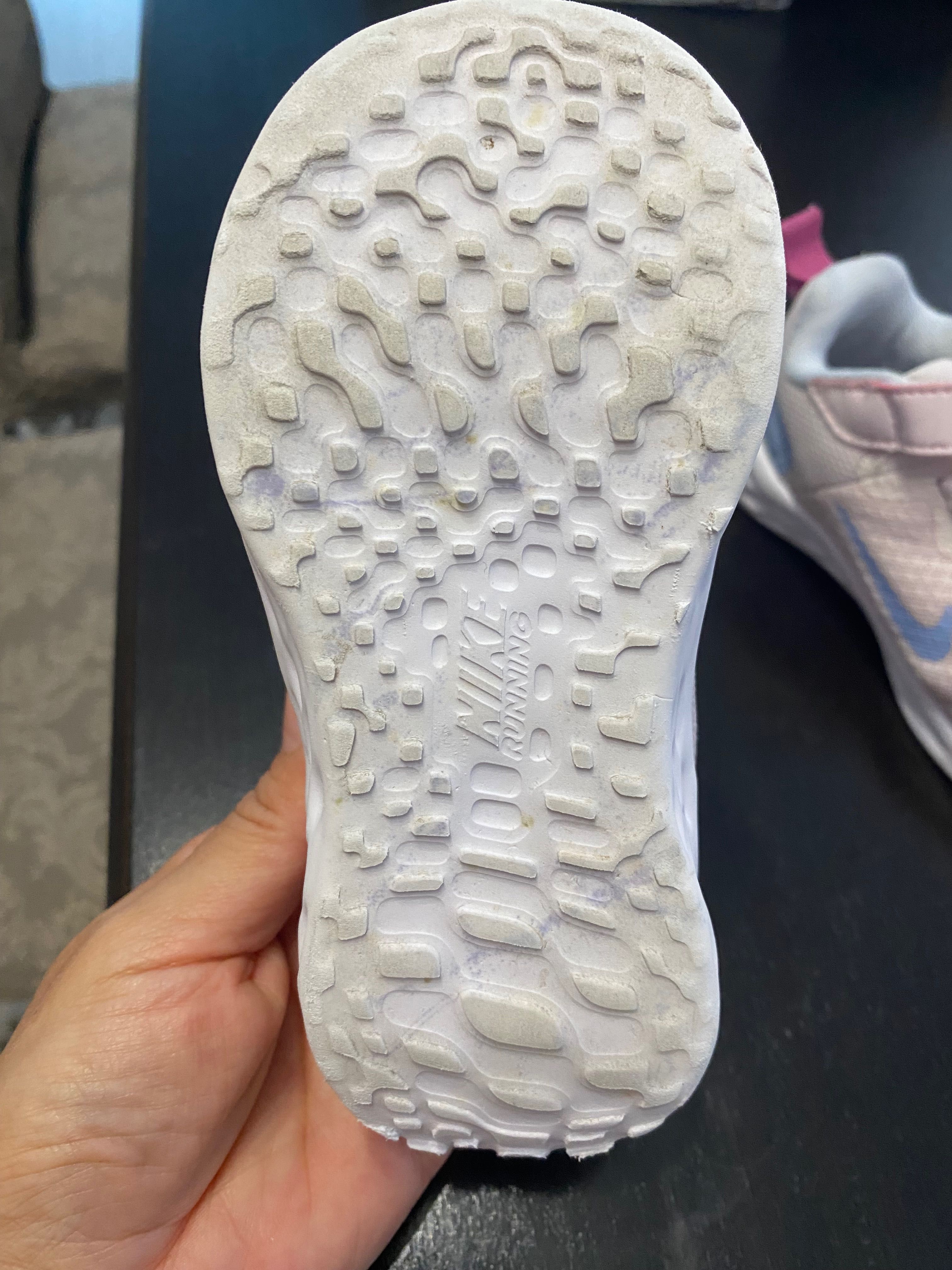 Детски маратонки Nike за момиче.Номер 23,5 цена 30 лв за чифт.