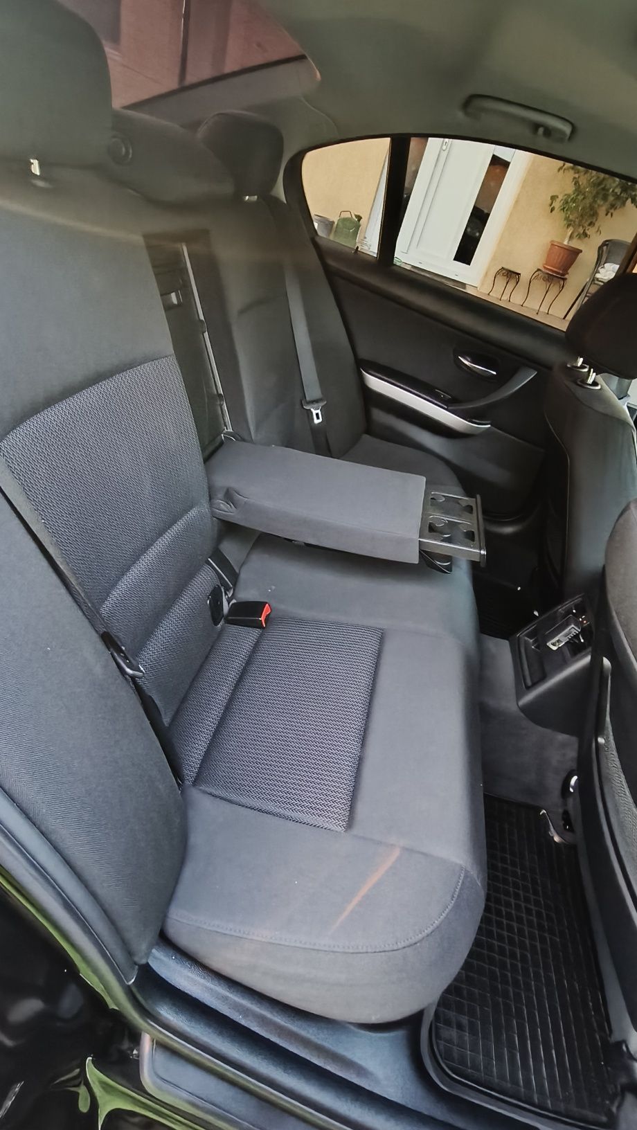 Vând BMW E90 318d / 143cp / 2011