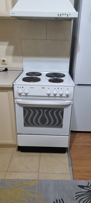 Продам электроплиту с вытяжкой