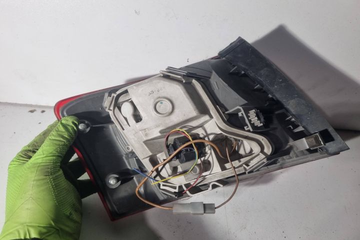 Lampa / Tripla stop dreapta pe aripa Audi A4 B7