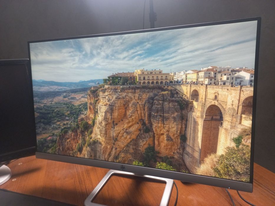 HP 24es — монитор 24″, отличное состояние