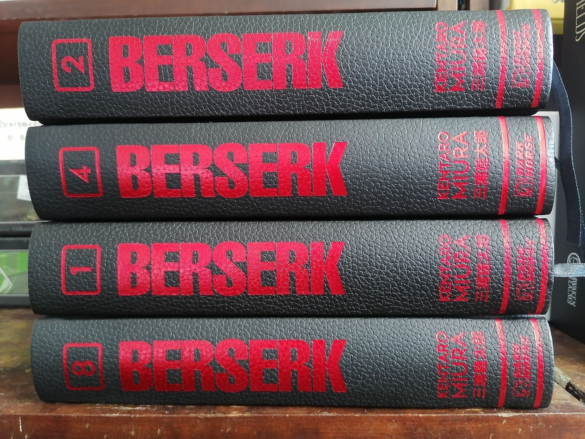 Berserk Deluxe 1, 2, 4 и 8 комплект книги манга само разопаковани