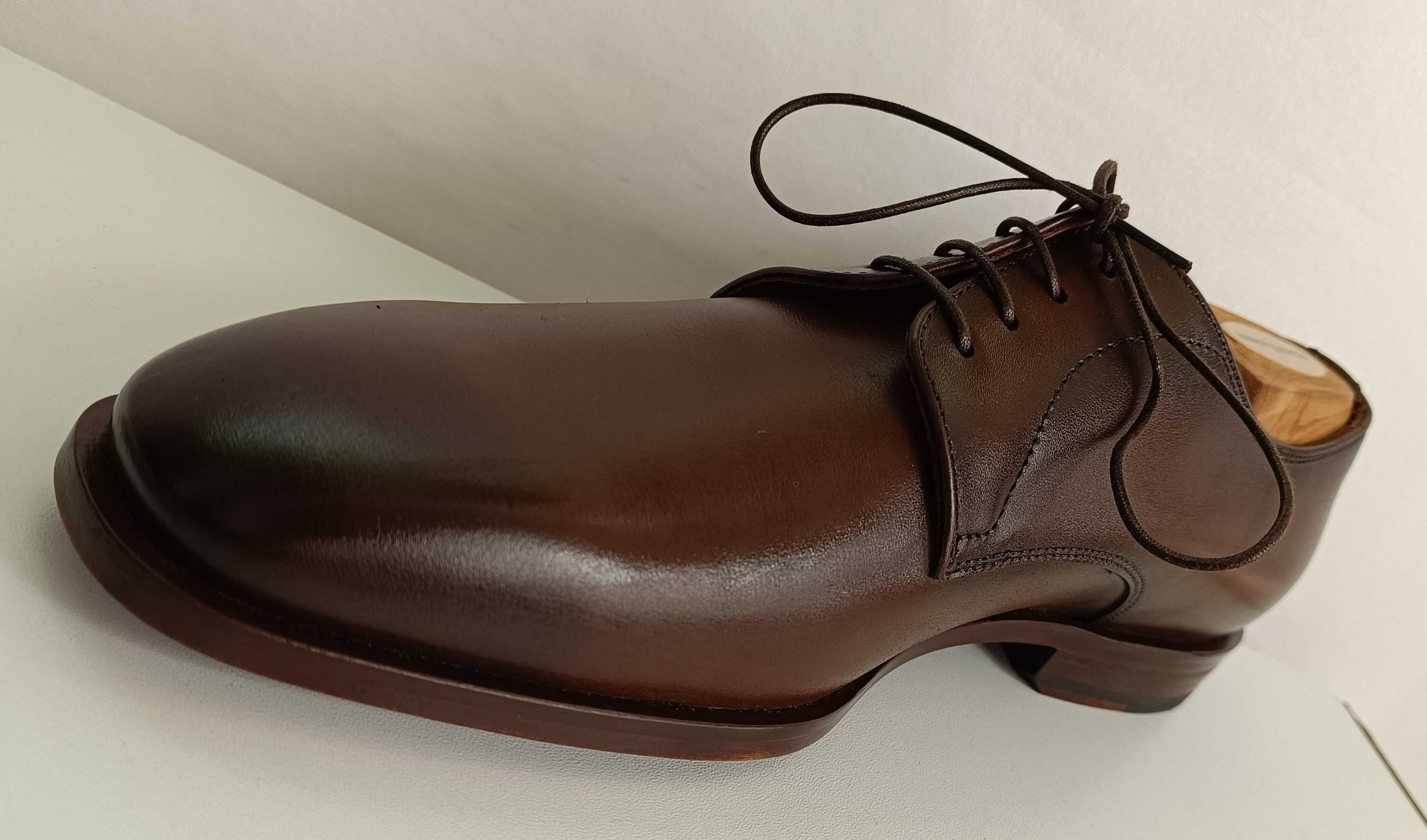 Pantofi derby 40 41 de lux lucrati manual Hugo Boss NOI piele naturala