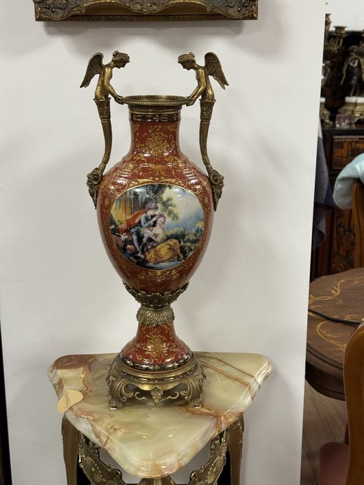 Vaza deosebita din portelan pictat si elemente bronz