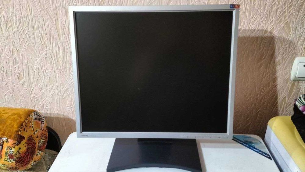 Монитор BENQ FP93G X. Б\У. Отдам вместе с кабелями